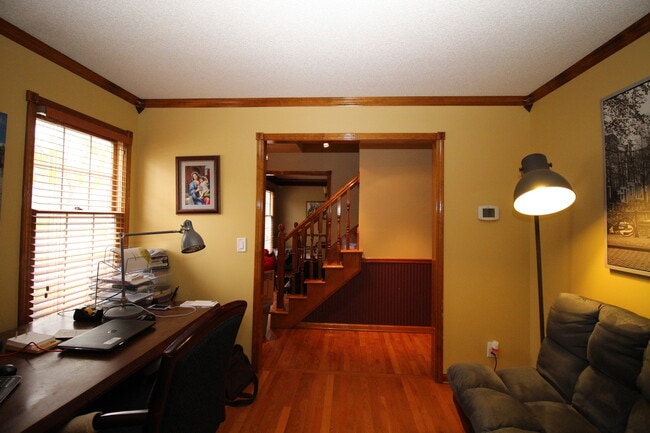 Building Photo - 4 Bed Home Premium Fixtures
