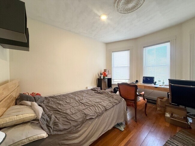 Building Photo - 146 Webster Ave