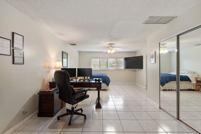 Building Photo - 306 18th Ave N