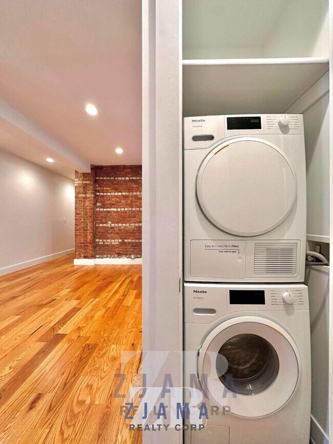 Building Photo - 410 Eastern Pkwy