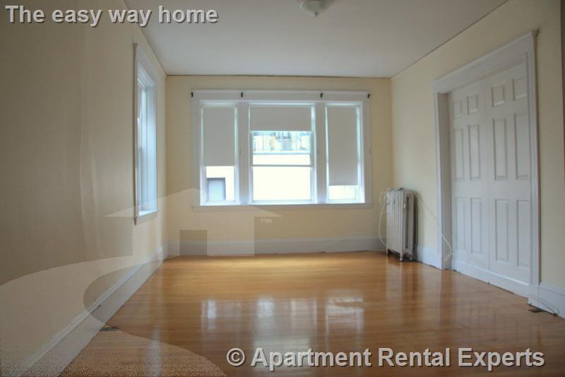 Building Photo - 14 Centre St