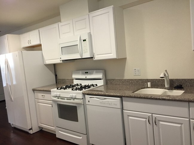 Kitchen - 1321 G St