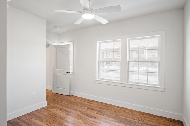 Building Photo - Graham Apartments