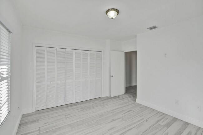 Building Photo - 5721 SW 11th St