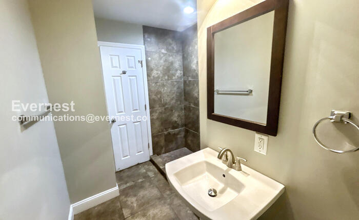 Building Photo - 244 E Haven Dr