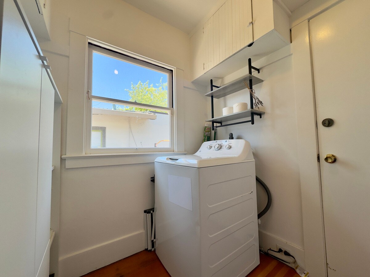 Building Photo - 2309 Derby St