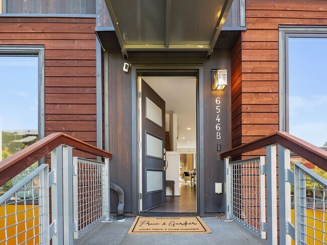 Building Photo - 3bd/3ba Seattle Townhome