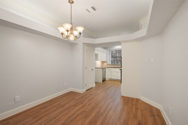 Building Photo - 12859 Kingsbridge Ln