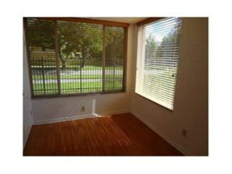 Building Photo - 2890 N Oakland Forest Dr