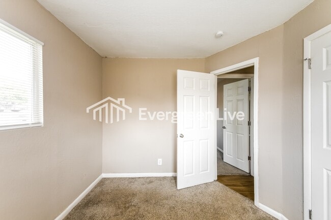 Building Photo - 1933 Slone Ave