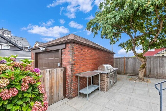 Building Photo - Stunning Air Conditioned 1931 Tudor in Coveted Admiral w/ Views
