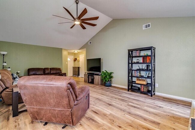 Building Photo - 11322 Bristle Oak Trail