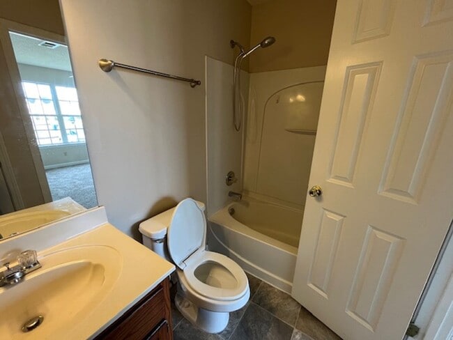 Building Photo - Renovated 3 Bedroom 3 Bath Townhome for Rent!