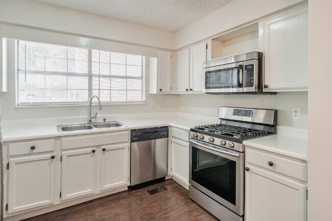 Building Photo - 348 N Birchwood Dr