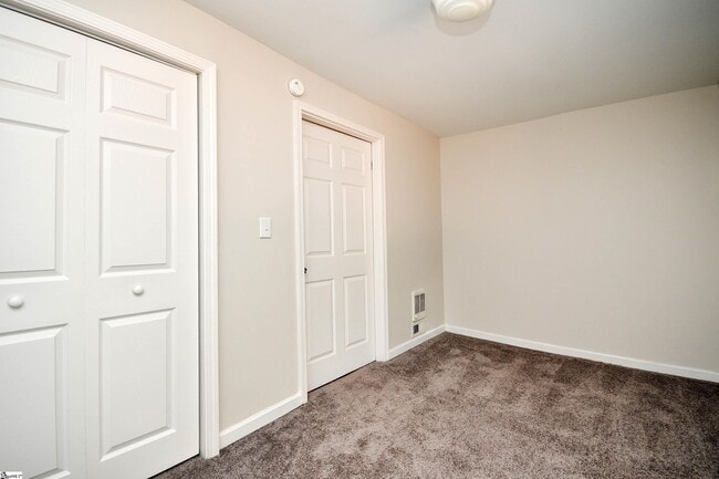 Building Photo - 5 Cardwell St