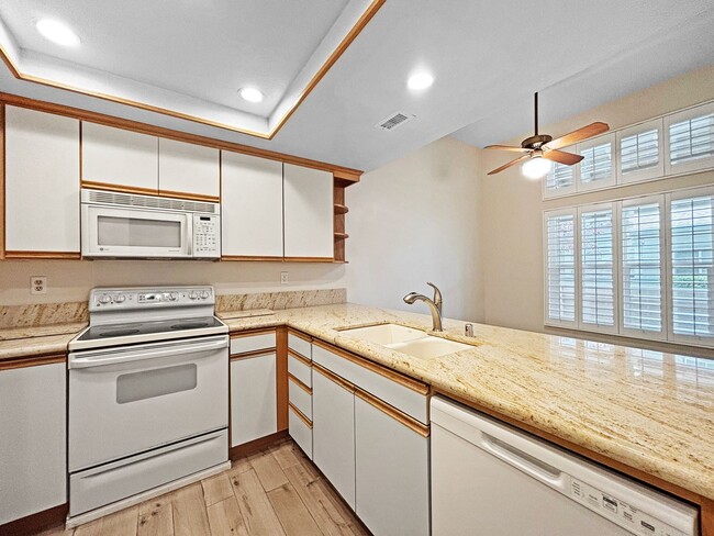Building Photo - Charming 2BD/2BA Townhouse in Clairemont M...