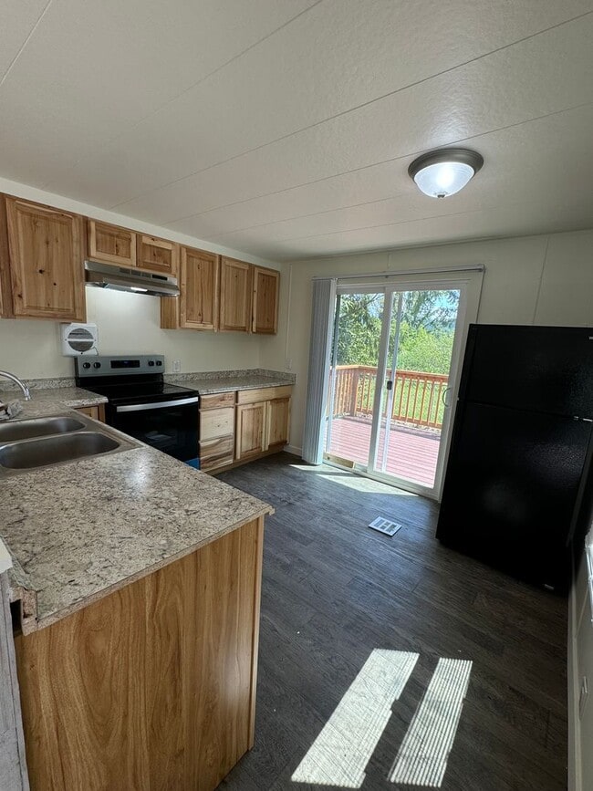 Building Photo - 2 Bedroom 1 Bathroom for rent 675 Square feet