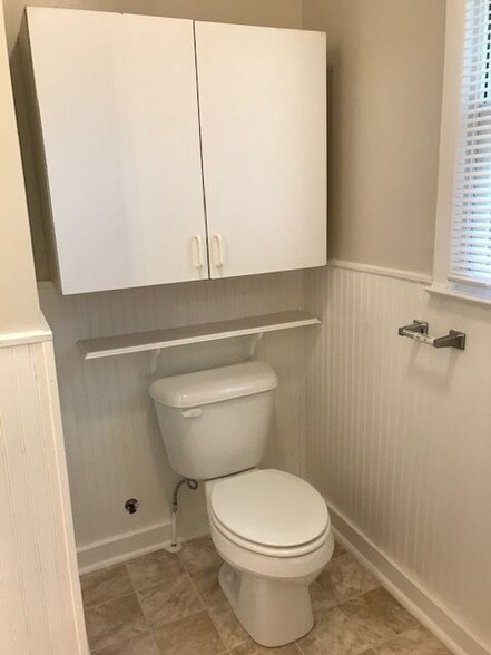 Building Photo - 5615 Lakeside Trl