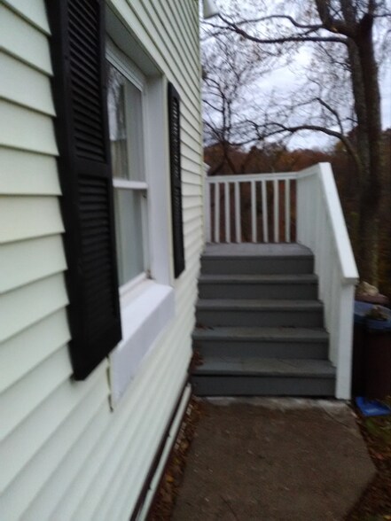 Building Photo - 2114 Oakridge Dr
