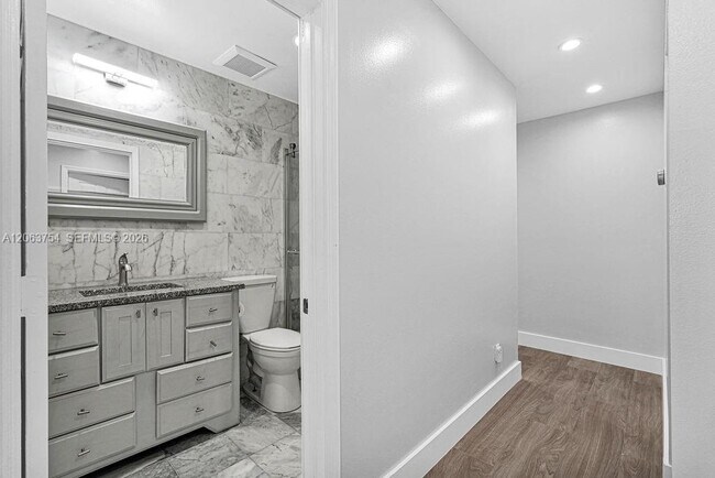 Building Photo - 1623 E Harmony Lake Cir