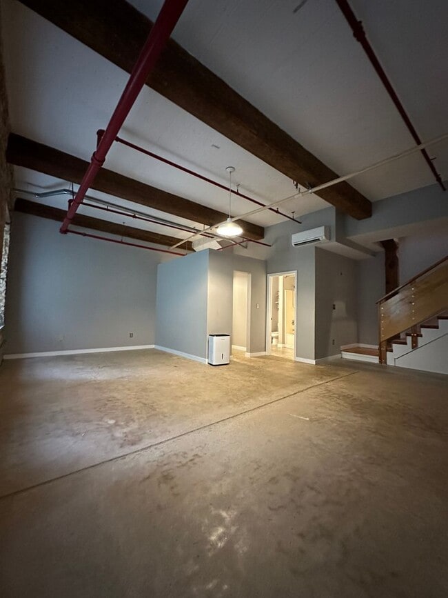 Building Photo - 1 bedroom condo on the river