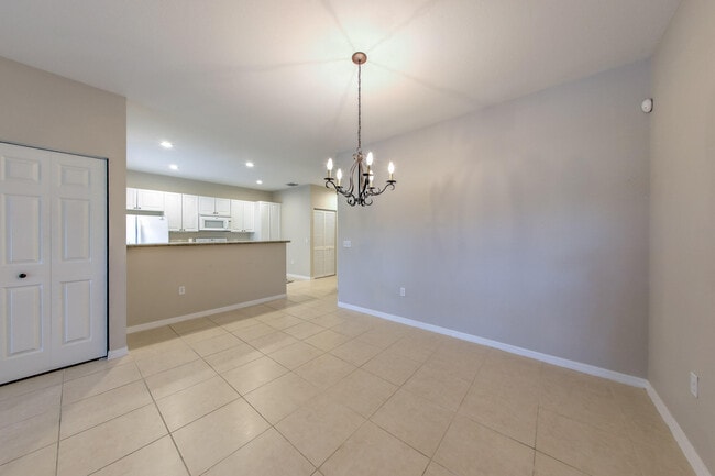 Building Photo - 1868 S Dovetail Dr
