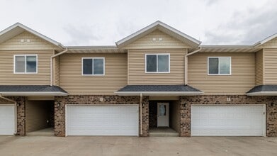Building Photo - Town Square Townhomes
