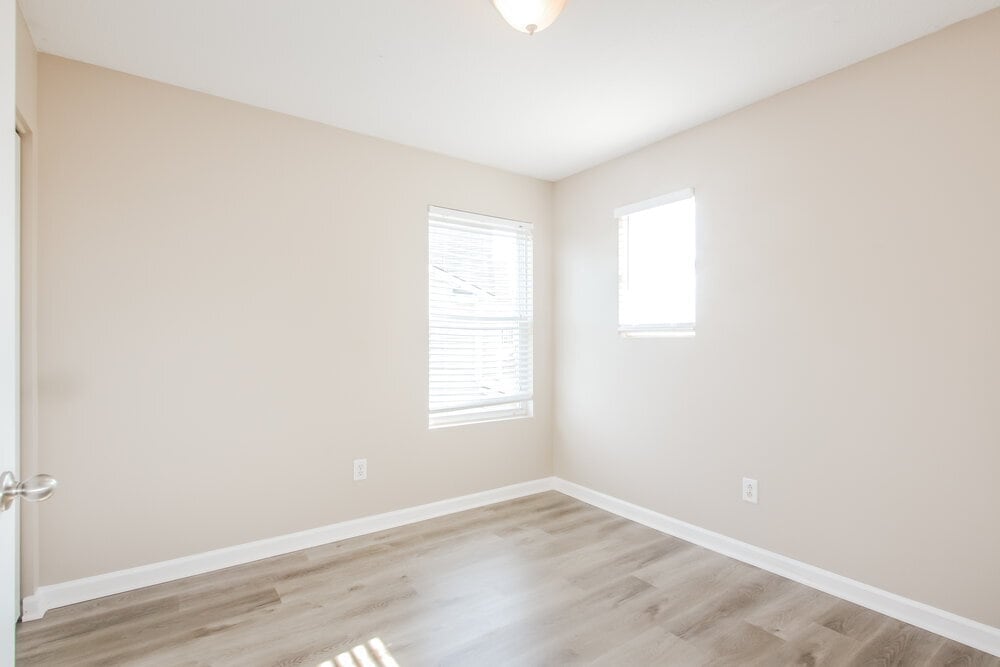 Building Photo - 15559 Old Pond Cir