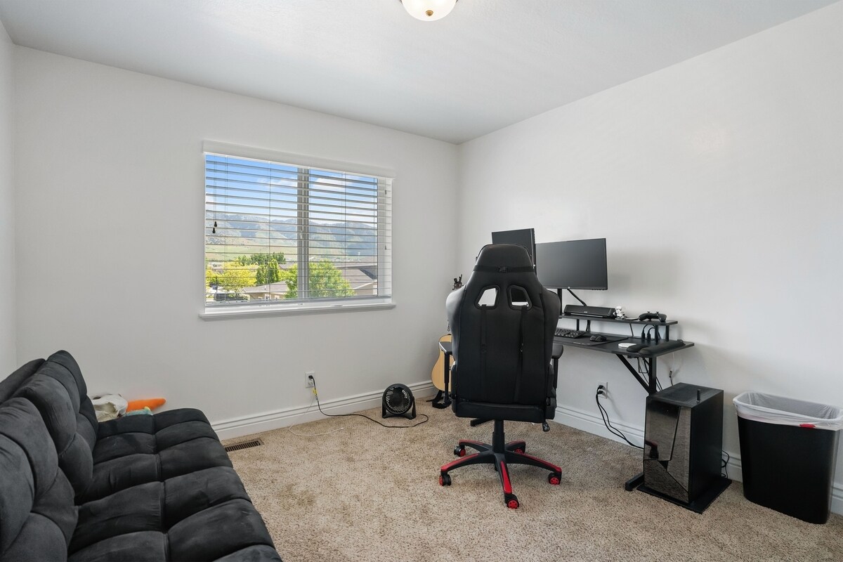 Building Photo - 731 S 70 E