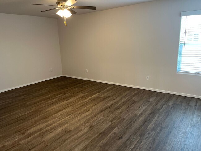 Building Photo - Your Next Home Awaits! | Pre-Leasing a Spacious 4-Bed, 2-Bath Home in Somerset