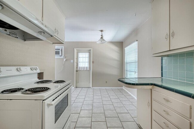 Building Photo - 4906 Gladeview Dr