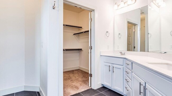 Building Photo - 2215 Capulet St