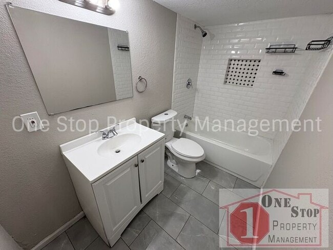 Building Photo - Charming 4-Bed, 2-Bath Home with Beautiful...