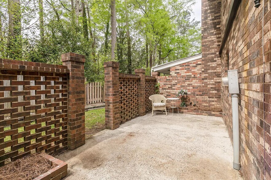 Building Photo - 2926 Arrowhead Dr