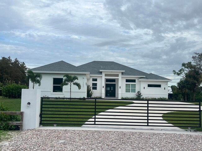 Primary Photo - 17431 69th St N