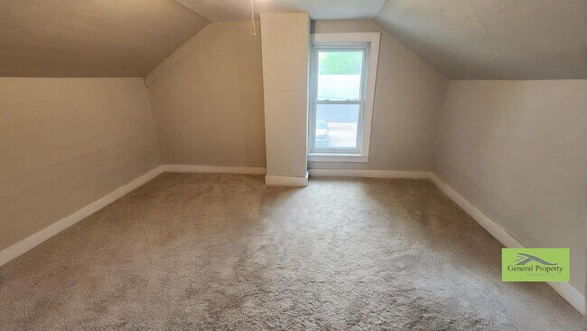 Building Photo - 4+ Bedroom Home Near Local Schools and Par...