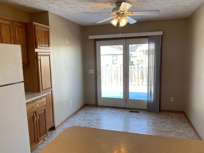 Kitchen view to patio - 1608 Ohio St