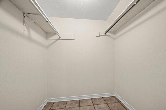 Building Photo - 2662 Brentwood Dr
