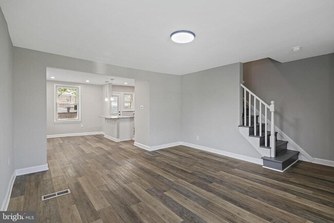 Building Photo - 5107 Laurel Ave