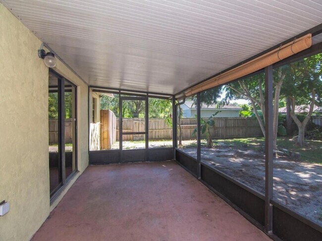 Building Photo - 6113 Yucca Dr