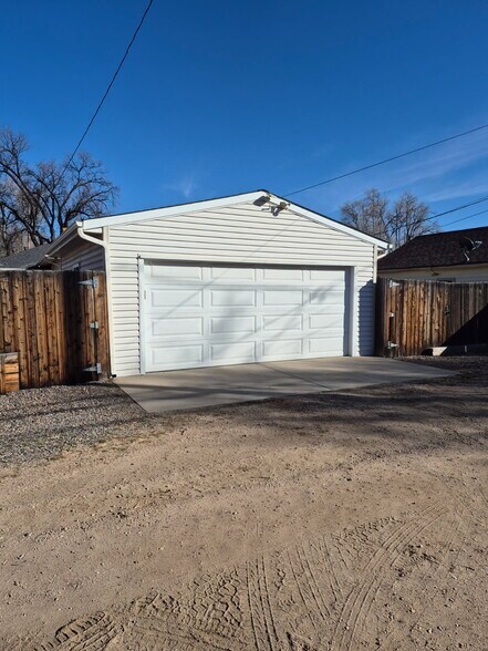 Building Photo - 211 S 6th Ave