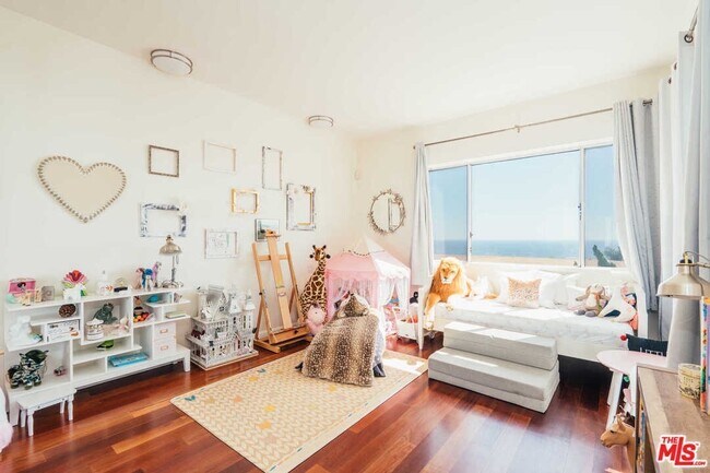 Building Photo - 18111 Coastline Dr