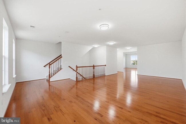 Building Photo - 43849 Kingston Station Terrace