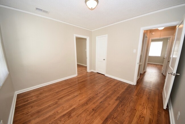 Building Photo - Charming updated 3 bed, 1 bath home near Midtown and Pink Palace.