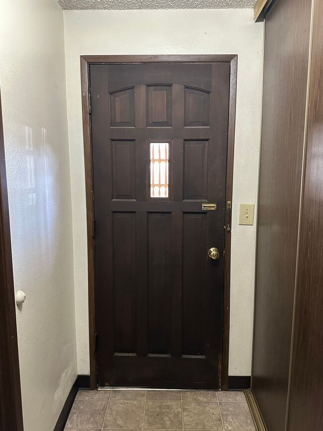 Building Photo - Hard to find 2 bdrm, 1.5 bath unit with water, sewer, and garbage.  Onsite laundry and A/C!