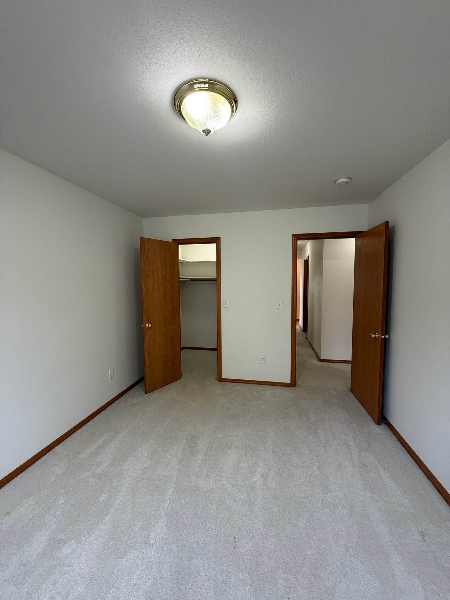 2nd bedroom w/walk-in closet - 1529 Sarah St