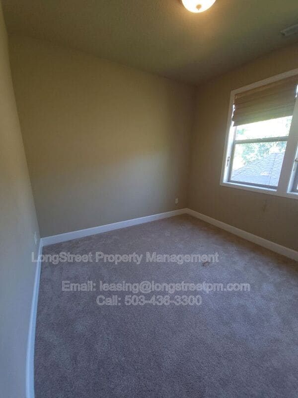 Building Photo - 9739 NW Henry Ct