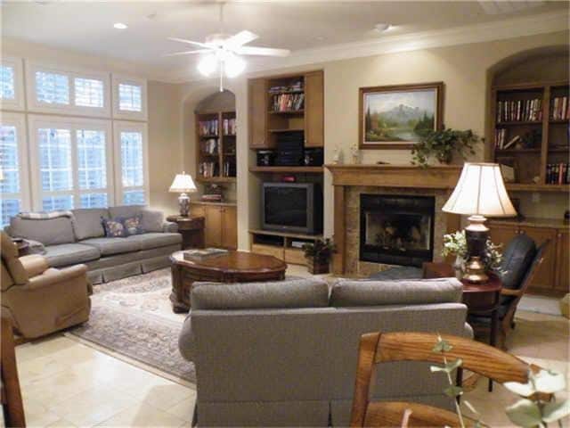 Building Photo - 1044 Memorial Village Dr