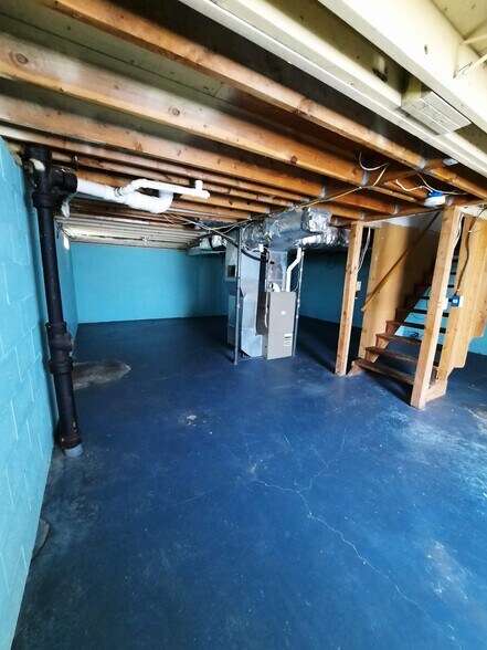 Building Photo - 3213 Pomona Dr