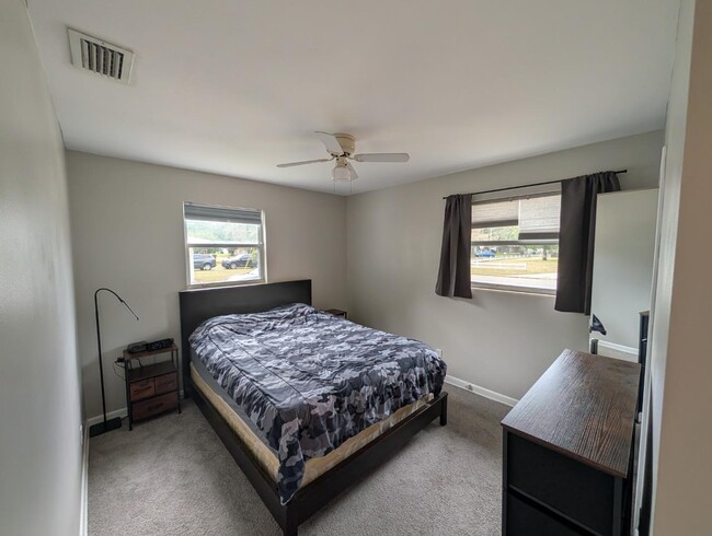 Building Photo - 1657 Louvre Dr